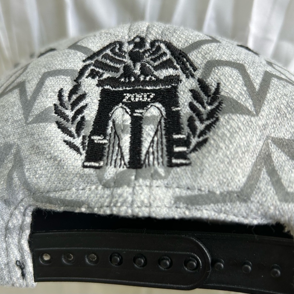 BORN FLY NWT! Men's Flat Bill Cap SnapBack‎ Moisture Sweatband Blk/Wht/Silver - Picture 5 of 11